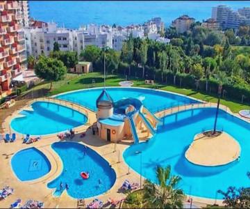 Modern 1 Bedroom Apartment Seaview & Mountain View