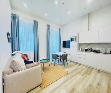 Qe Apartments