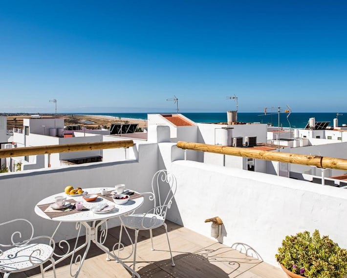 Habitaciones y Apartamentos en el centro La Jábega by Conil Home