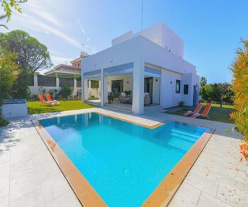 Villa Mónaco Conil de la Frontera by Ruralidays