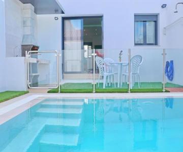 Casa Con Piscina De Agua Salada II