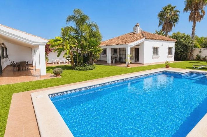 Andalusian patio villa 12 pax with private pool