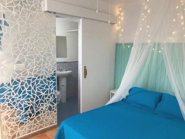 Petit Room, Habitación