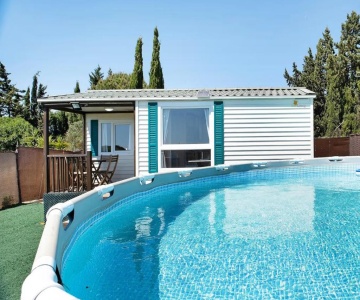 Bungalows Cerca De La Playa Con Piscina, Jardín