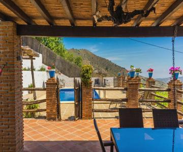 Winehouse with fireplace&heating,BBQ, WiFi, pool, Close to Málaga