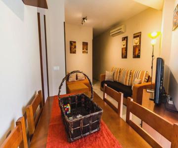 SH 7 Esquinas. Apartamento céntrico con parking