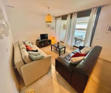 GATU Racimo, terraza, aire ac, piscina comun, wifi y parking " Preferente mayores de 25 años y famil