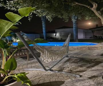 Acogedora casa de invitados con piscina 1