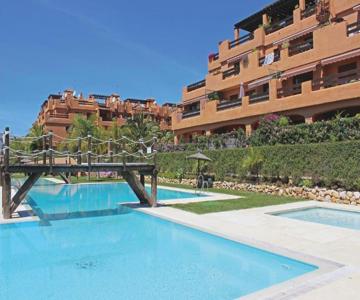Cozy Apartment In Estepona With Sauna