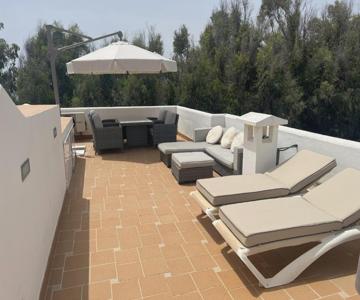 Estepona - Playa - Villa con terraza solárium con vistas al mar Jo41