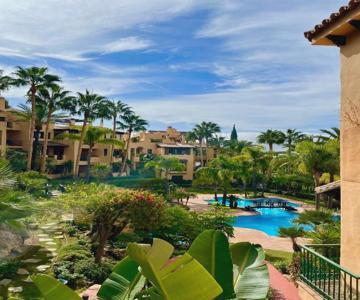 Apartment next to the El Campanario, Atalaya Golf