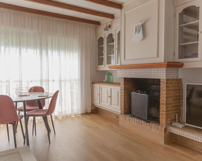 Casa con jardín junto a la playa