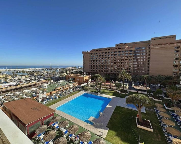 Estudio PYR privado con piscina y playa
