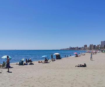 Sunny 3 bedroom sleeps 5 Walking distance beach transport restaurants and supermarkets Torreblanca F