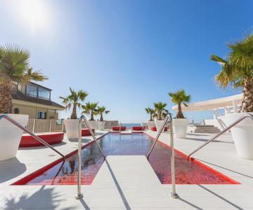 Ensuite Sea & Pool Views with Private Parking