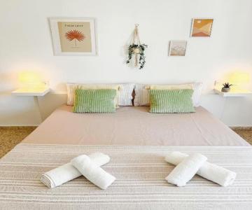 Bright and Cozy flat by the Beach