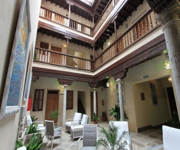 Al-Andalus Apartments & Hostel