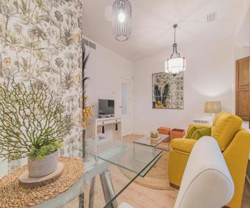- Apartamento con patio interior - QH Plaza de la Trinidad
