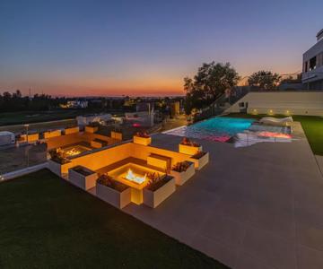 Royal Luxury Apartment with Private Infinity Pool, Hydromassage Area & Fireplace