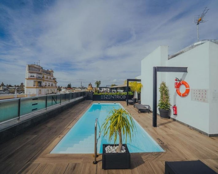 esZentrico Suites & Rooftop bar