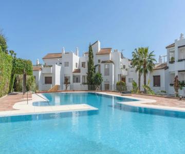 Spacious 6-bed Apartment in Marina de la Alcaidesa