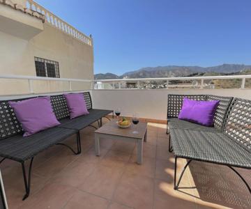 Sunny 3 Bed Apartment Only 7 Minute Walk From Beac