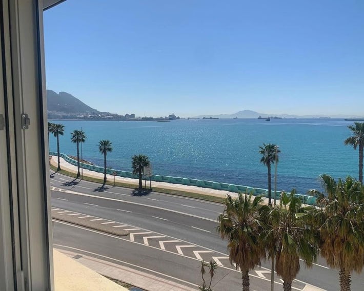 Apartamento junto al mar, con vistas Gibraltar