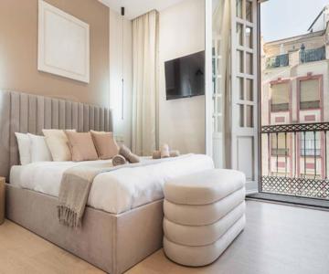 Sophisticated apartment with balcony & city views by REMS