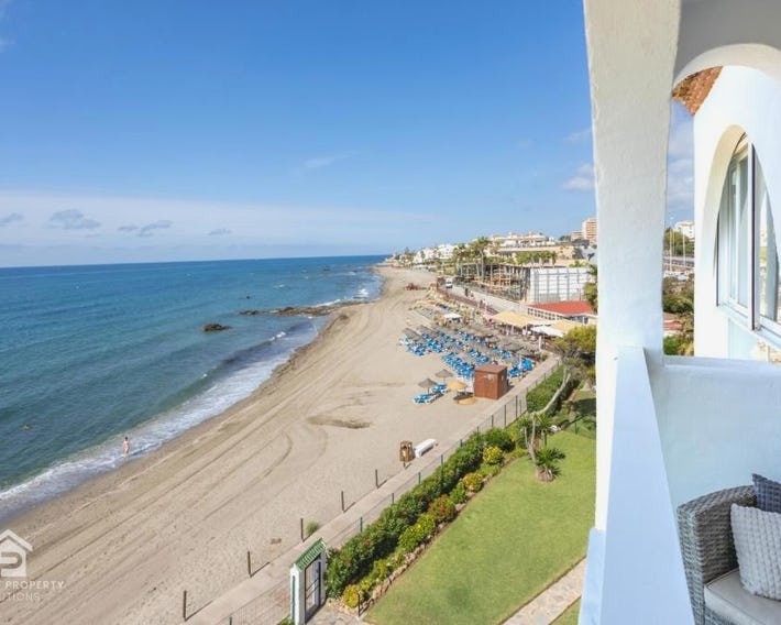 Apartment AGUAMARINA on the beach front