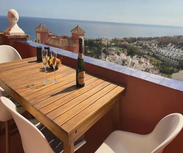 2173-Superb apt with amazing seaview