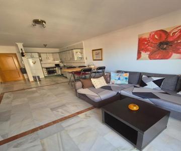 Apartamento Manilva con terraza y piscina