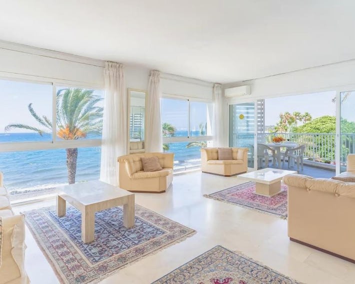 Lovely beachfront apartment Puerto Banus Marbella