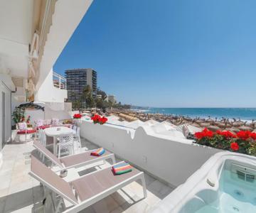 Superb Large Apartment on the Beach
