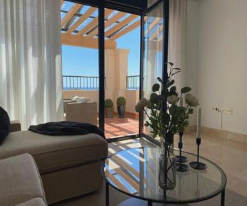 Penthouse With Sea Views In Marbella