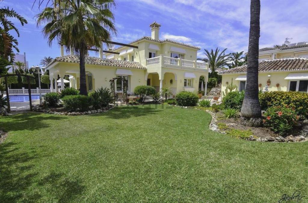 Beautiful villa 2 steps from the BEACH