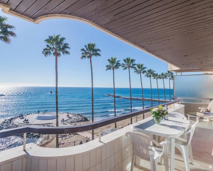 Apartment Facing the Sea and Marina