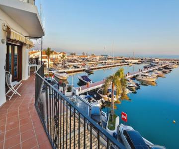 218 Puerto Banus Marbella Front Line 270 meters