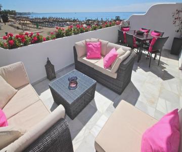 Deluxe Apartment on the Beach
