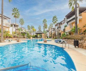 Beachfront 2 bedroom apt on best beach! RDR351
