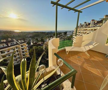 Classy Flat W/ Impressive Views