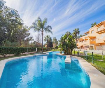 Cubo's Cabopino Beach Marbella Apartment