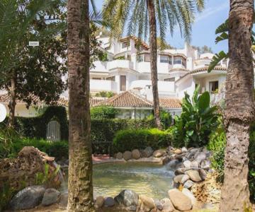 Beach (3mins walk) Apartment. Newly Renovated.