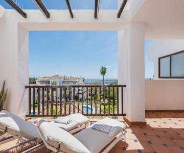 Incredible apartment with sea views and balcony