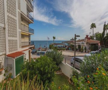 Beachfront Calahonda apartment
