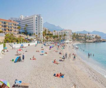 Un Apartamento De 2 Dormitorios En Centro De Nerja