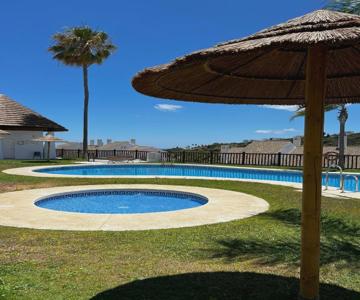 Seaview Apartment With Swimming Pool