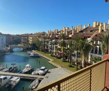 Apartamento Con Terraza Sobre La Marina De Sotogrande
