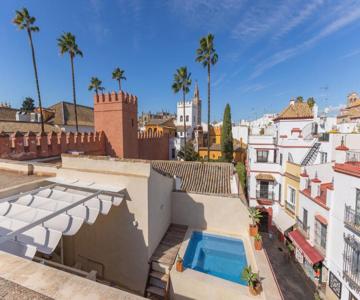 Alcazar Santa Cruz Pool Villa