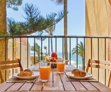 Beachfront Doña Lola Apartment