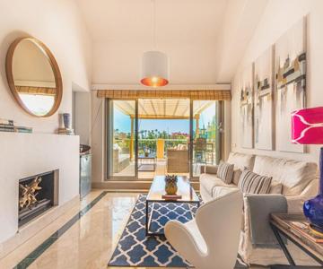 Beautiful penthouse overlooking marina channels